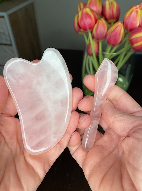 Gua Sha e precision tool in quarzo rosa Hayo'u